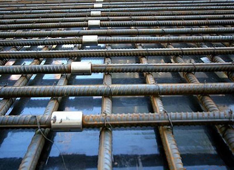 沙河为什么建楼房时，要在钢筋上加一排小圆环？原来作用这么大